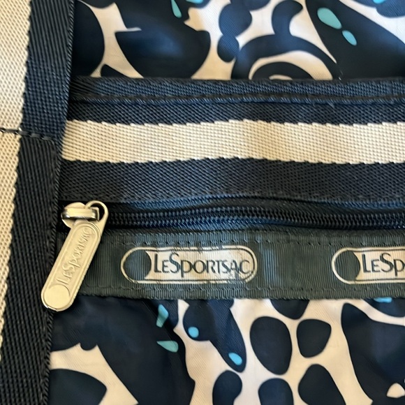 VGUC Lesportsac Blue Butterfly caterpillar pattern zip tote - Picture 3 of 10